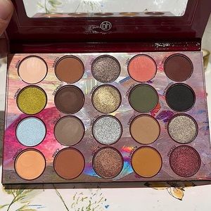 BH Cosmetics Royal Affair 20 Color Shadow Palette price is firm